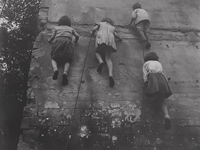 user_10/climbing-the-walls-v0-lcklcy8diujc1_eeb88ea6-27d8-424b-b246-6c54d6d56446.jpg