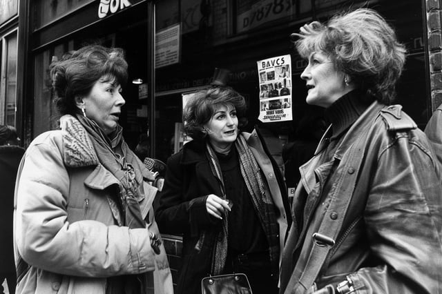 user_10/street-photography-london-1980s-v0-40dpcl61jtjc1_fa47ccc5-0b30-42ae-8e2f-8d244265e1ad.jpg